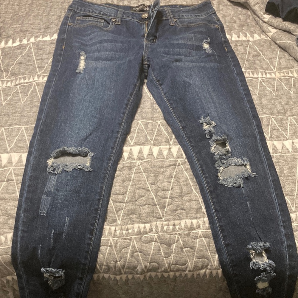 Dark ripped jeans,regular fit,stretchy